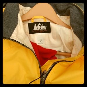 XL Rei Unisex Elements Jackets